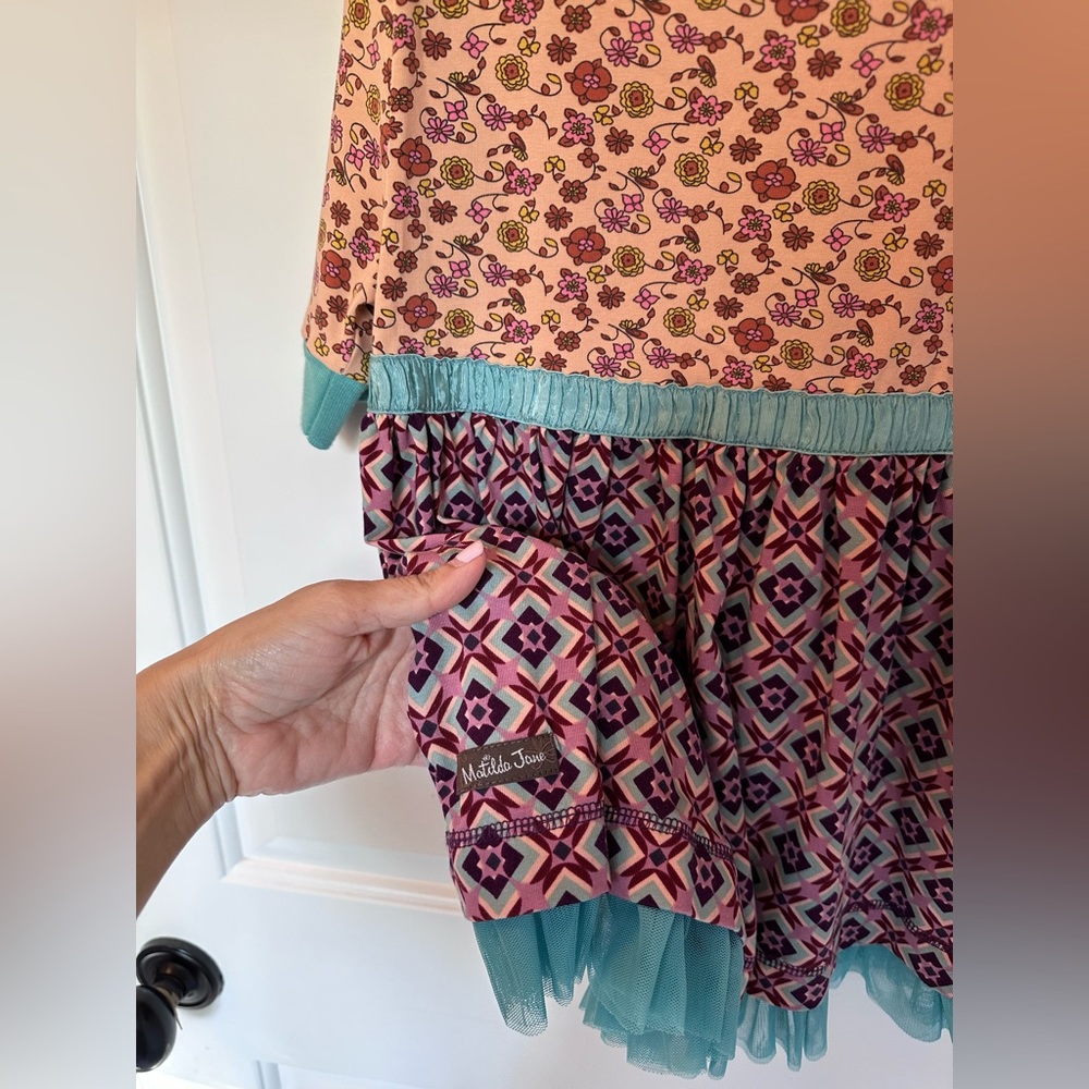 Matilda Jane size 8 but it can sure fit 6 and 7 with leggings.